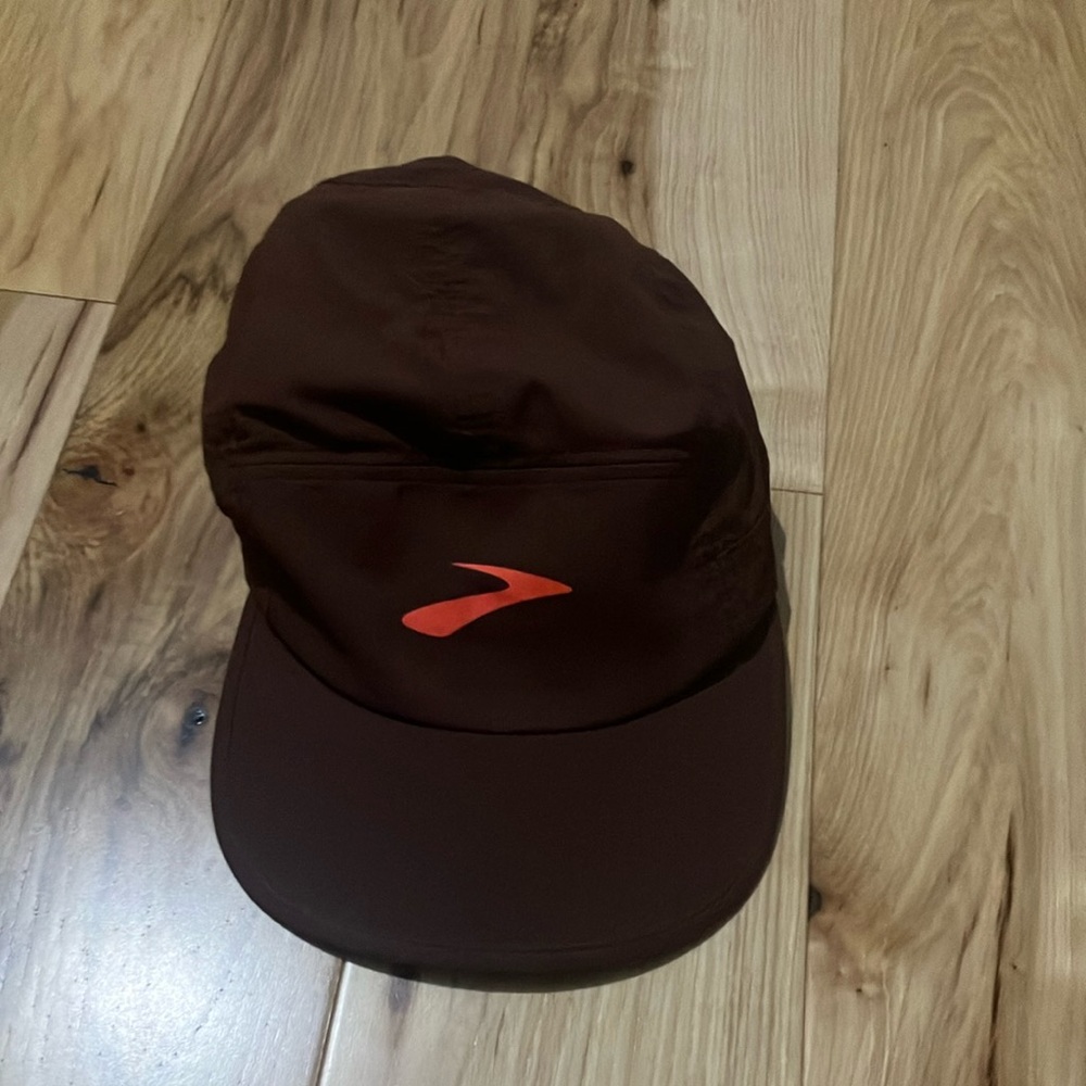 Brooks running maroon hat